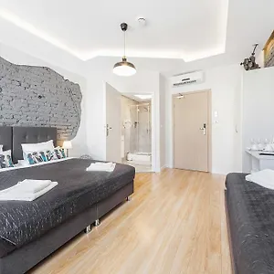 Aparthotel Six Suites, Old Town